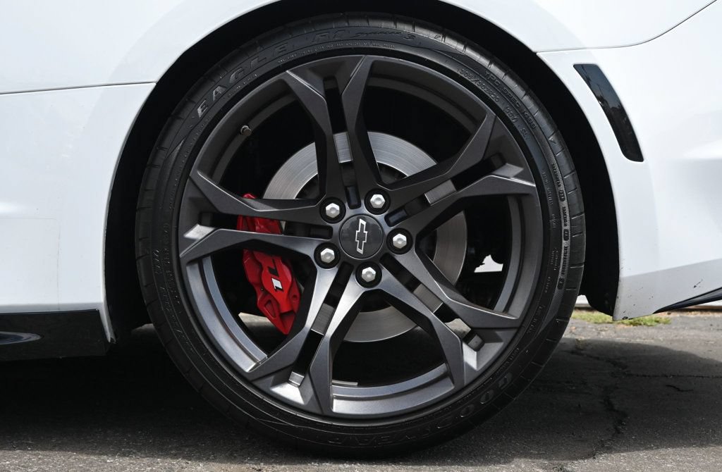 Used 2020 Chevrolet Camaro SS RWD image 10