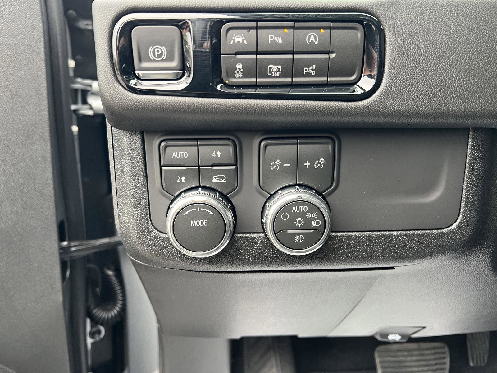 New 2026 GMC Yukon Denali AWD/4WD image 21
