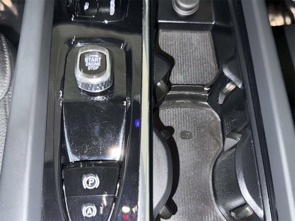 Used 2023 Volvo V60 B5 Cross Country Plus w/ Climate Package image 23