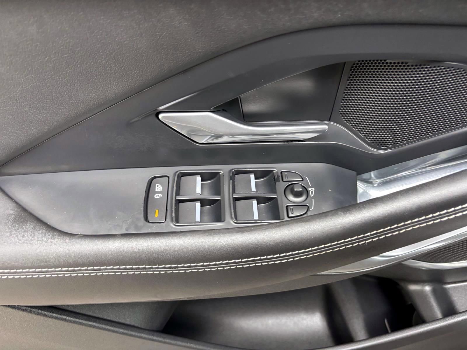 Used 2019 Jaguar E-PACE R-Dynamic HSE image 13