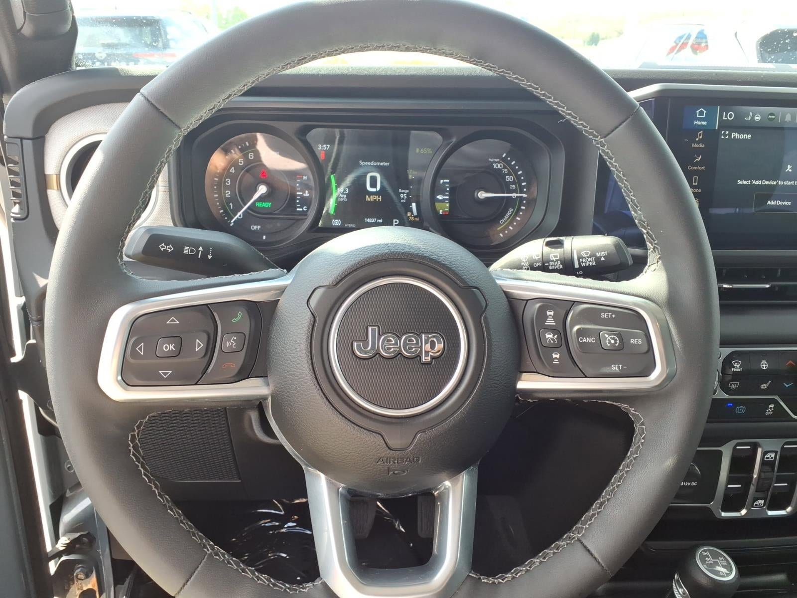 Used 2025 Jeep Wrangler Unlimited Sahara image 9