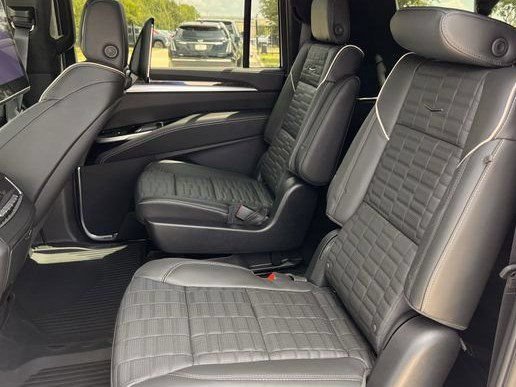 New 2026 Cadillac Escalade Platinum Sport w/ LPO, ONYX Package AWD/4WD image 28