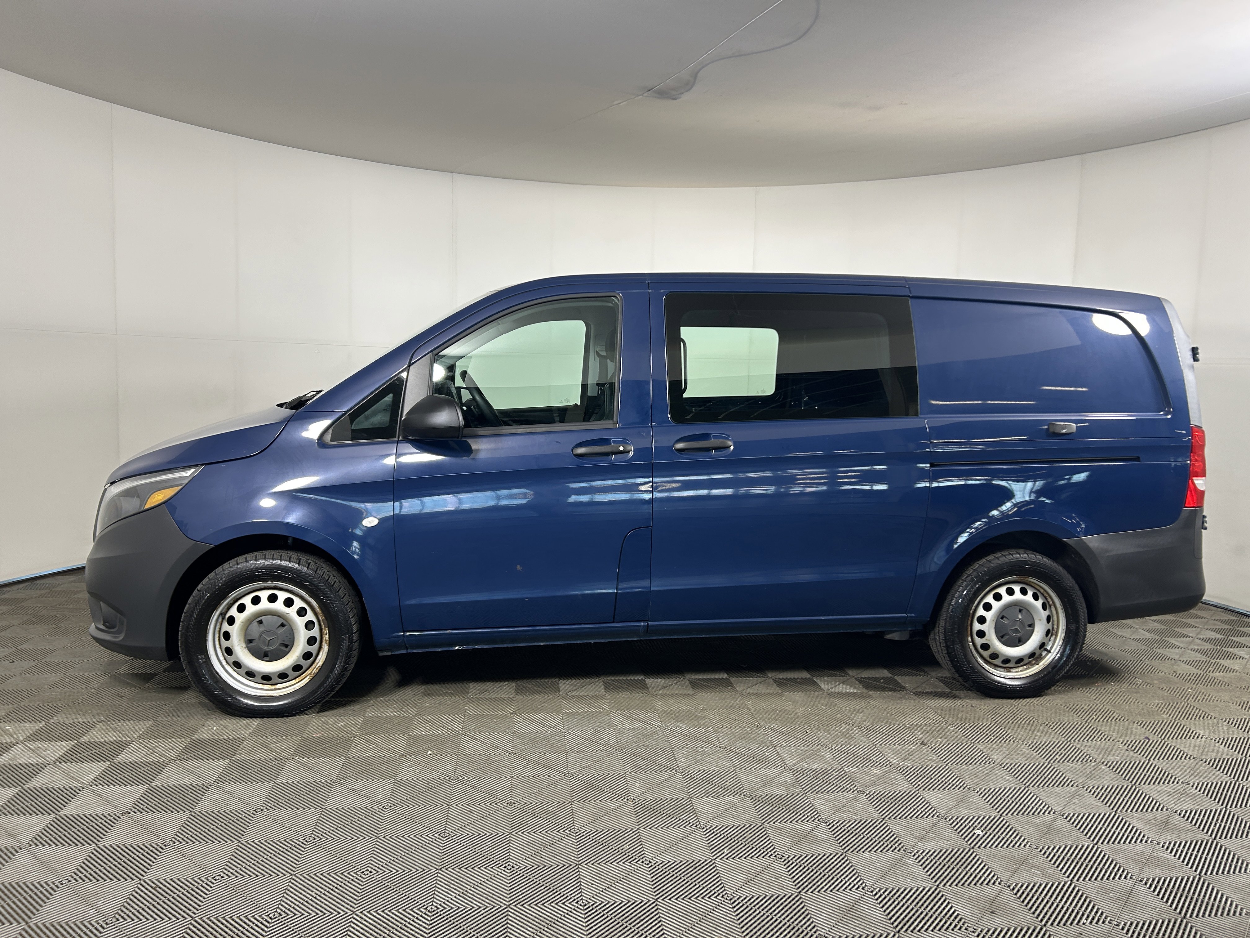 Used 2019 Mercedes-Benz Metris image 2