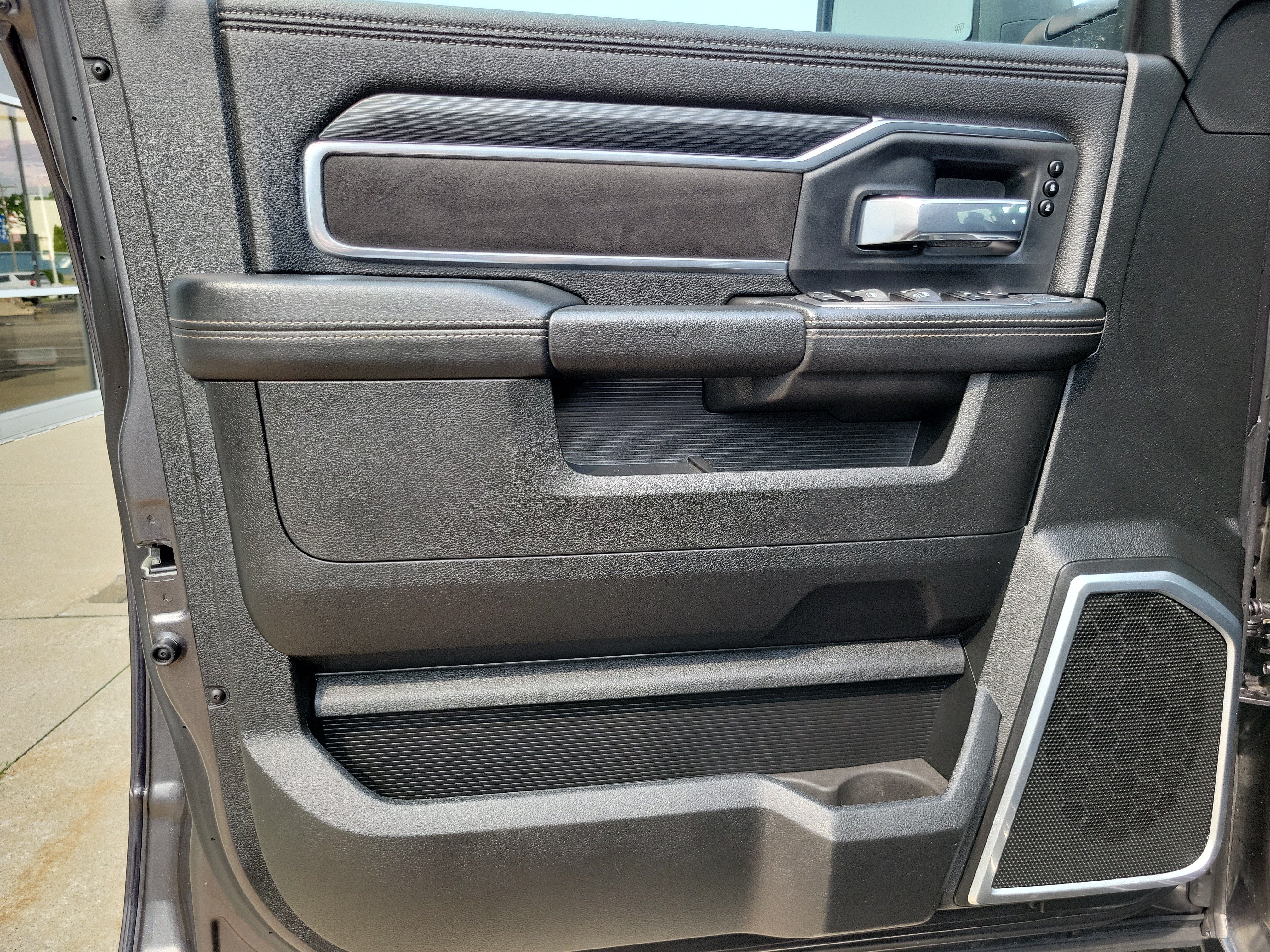 Used 2023 RAM 2500 Laramie w/ Night Edition AWD/4WD image 6