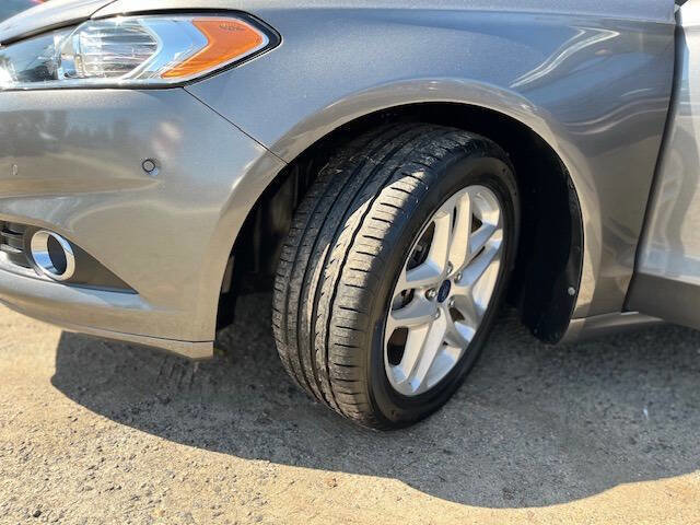 Used 2014 Ford Fusion SE w/ Equipment Group 202A FWD image 23