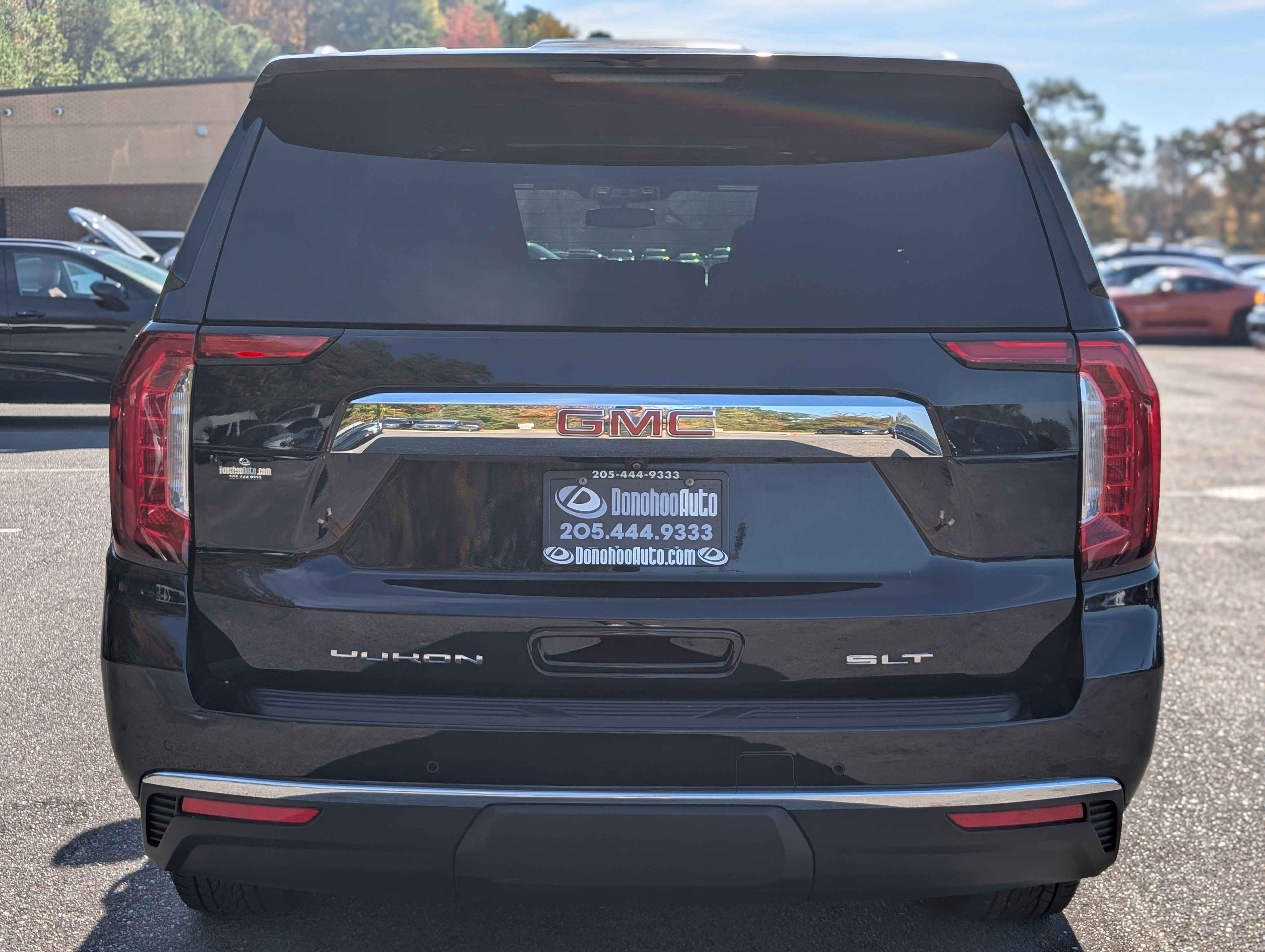 Used 2023 GMC Yukon XL SLT w/ SLT Luxury Package image 8