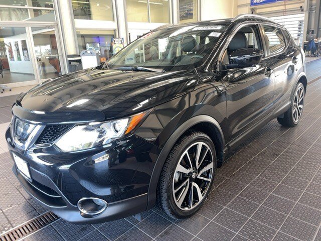 Used 2018 Nissan Rogue Sport SL w/ SL Premium Package AWD/4WD image 3
