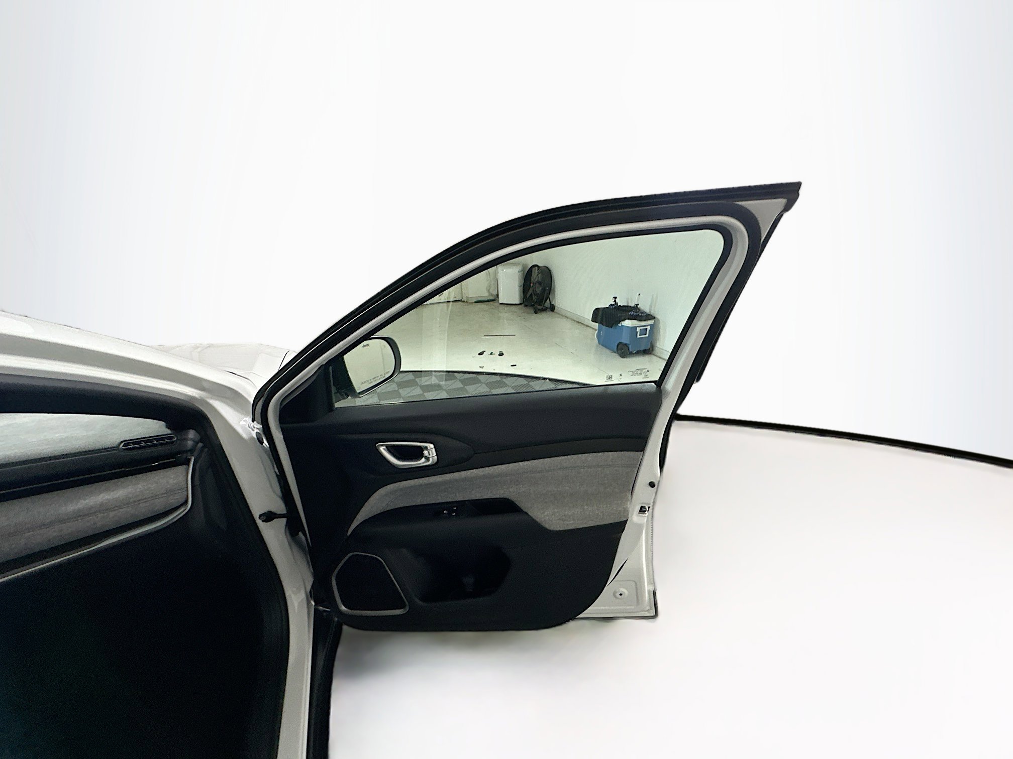 Used 2025 Jeep Compass Latitude image 29