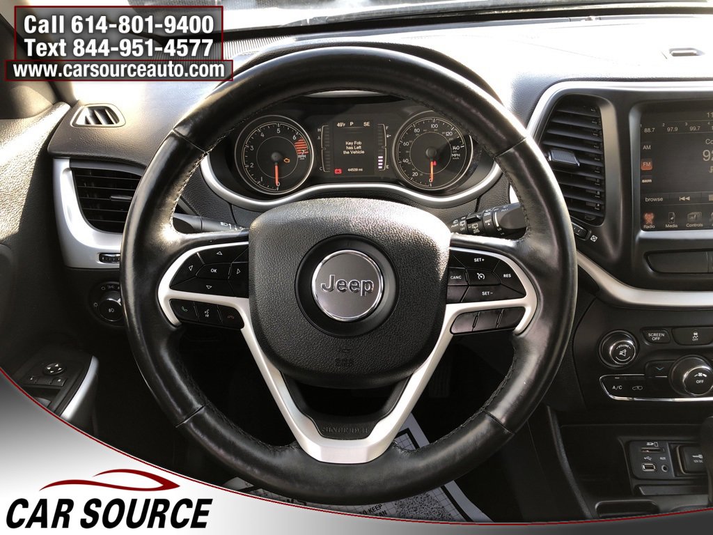 Used 2018 Jeep Cherokee Latitude Plus w/ Cold Weather Group image 11