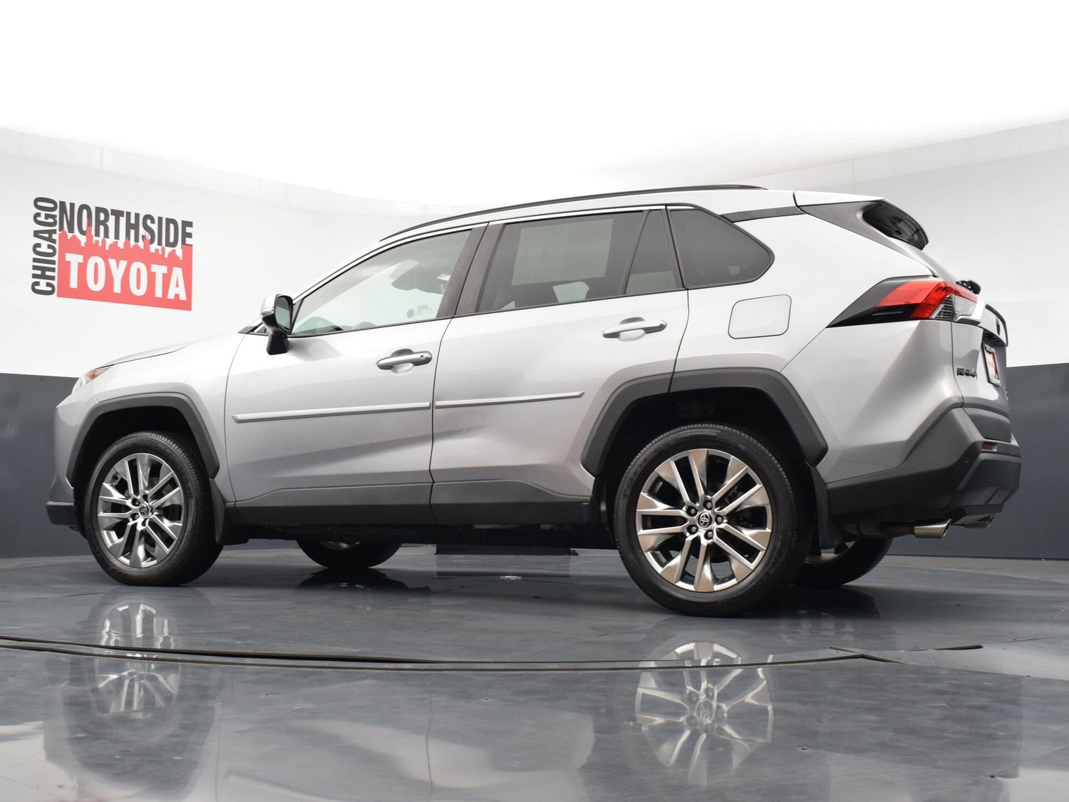 Used 2021 Toyota RAV4 XLE Premium AWD/4WD image 30