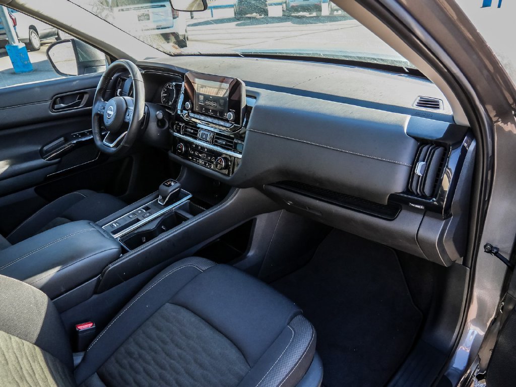 Used 2025 Nissan Pathfinder SV w/ SV Premium Package FWD image 15