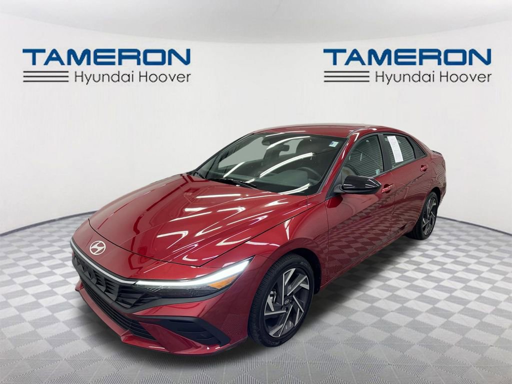 Used 2025 Hyundai Elantra SEL FWD image 1