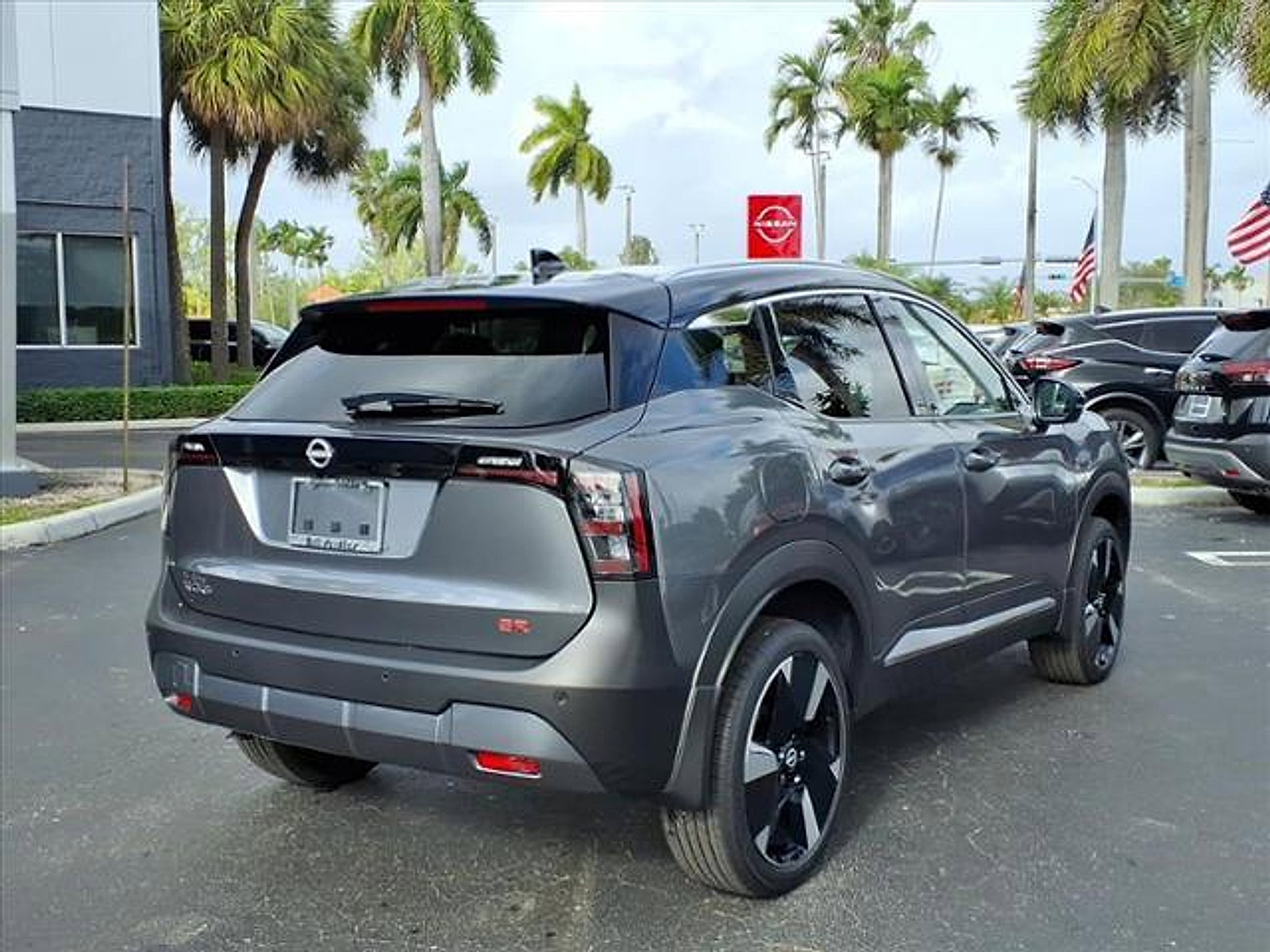 Used 2025 Nissan Kicks SR image 7