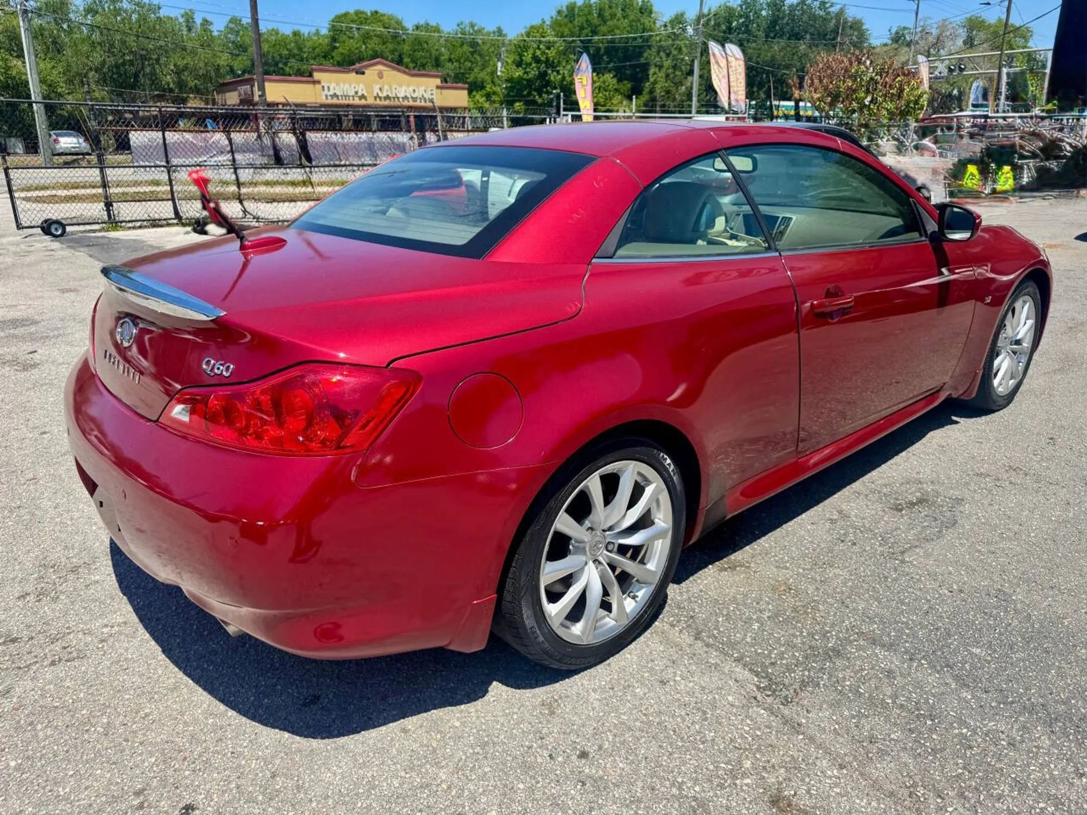 Used 2014 INFINITI Q60 Convertible w/ Premium Package RWD image 5