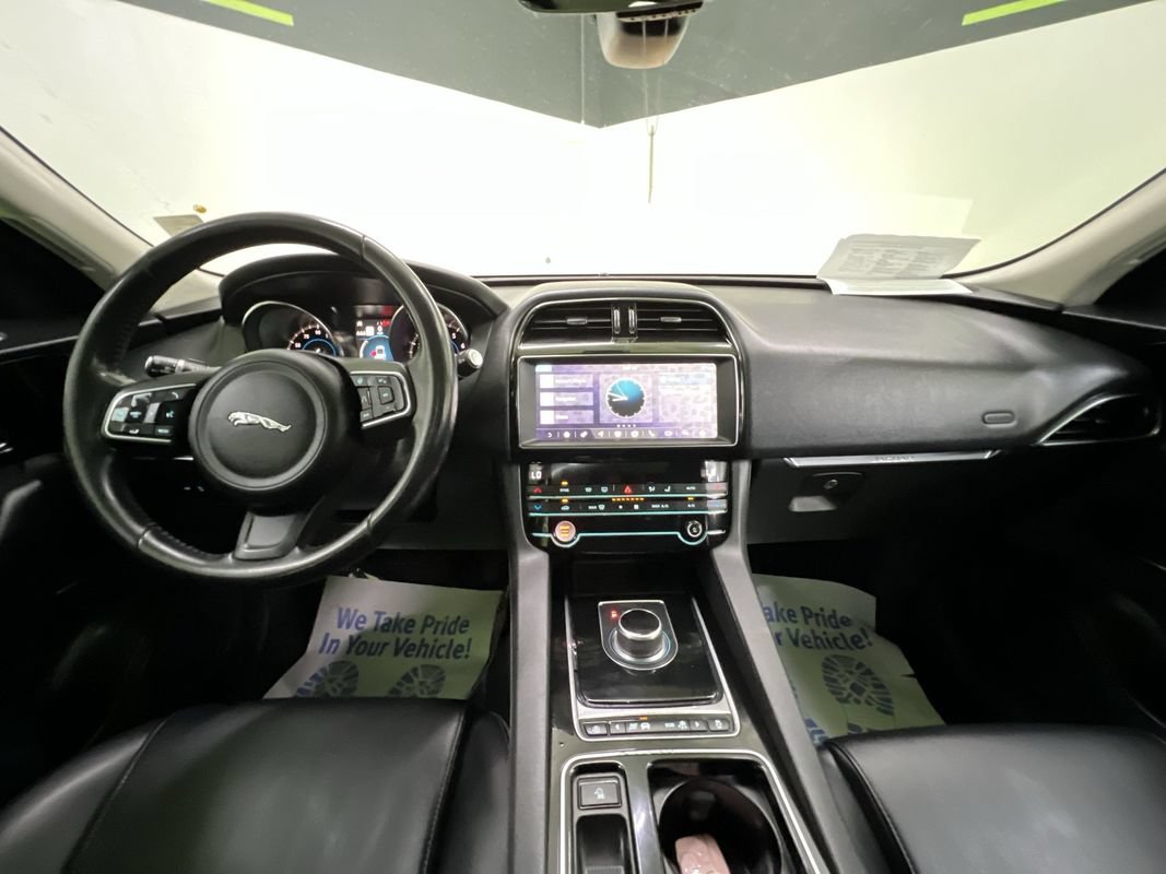 Used 2020 Jaguar F-PACE Premium AWD/4WD image 18