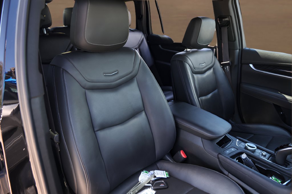 Certified 2025 Cadillac XT6 Premium Luxury FWD image 33