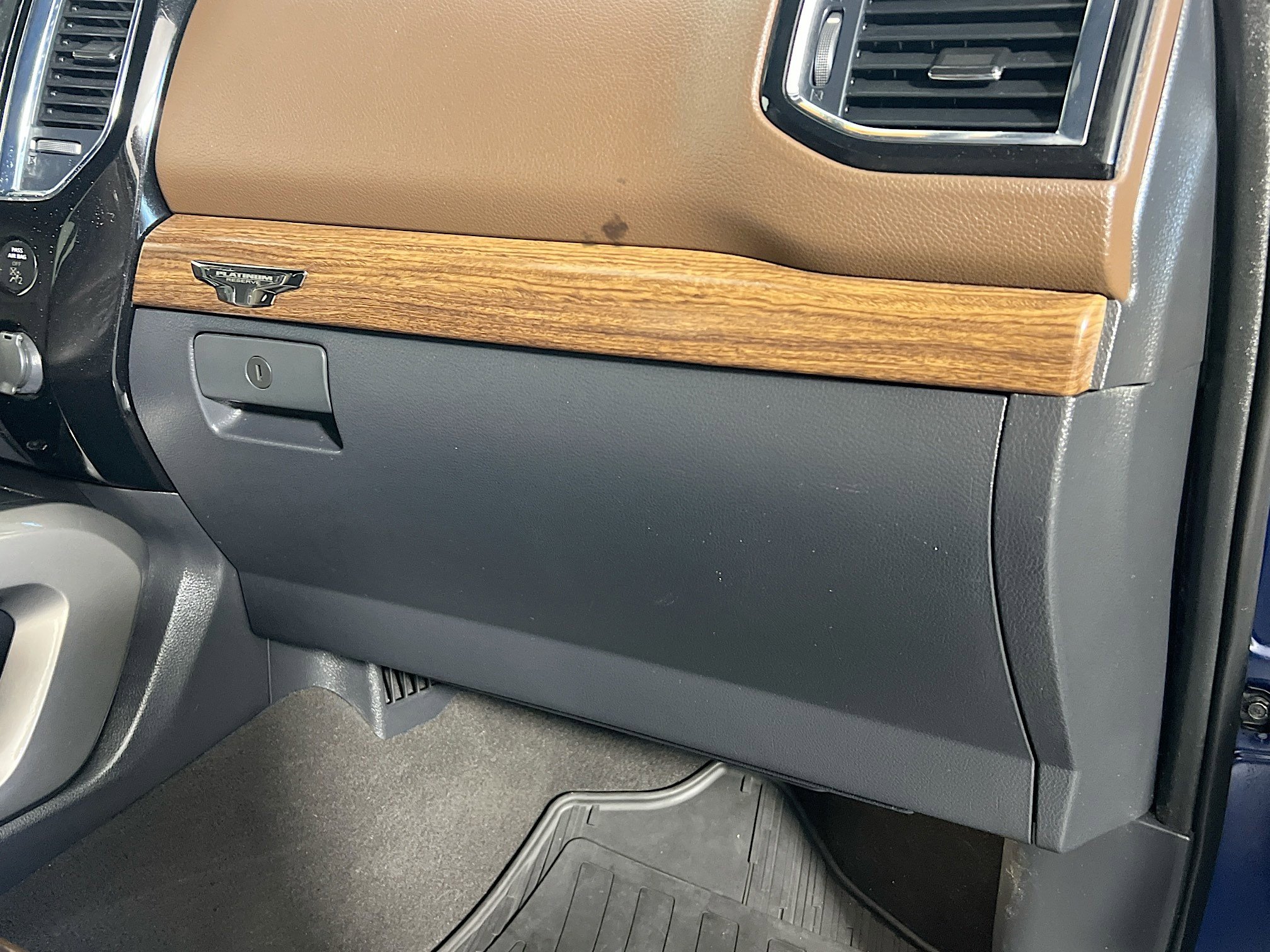 Used 2020 Nissan Titan Platinum Reserve w/ Moonroof Package image 35