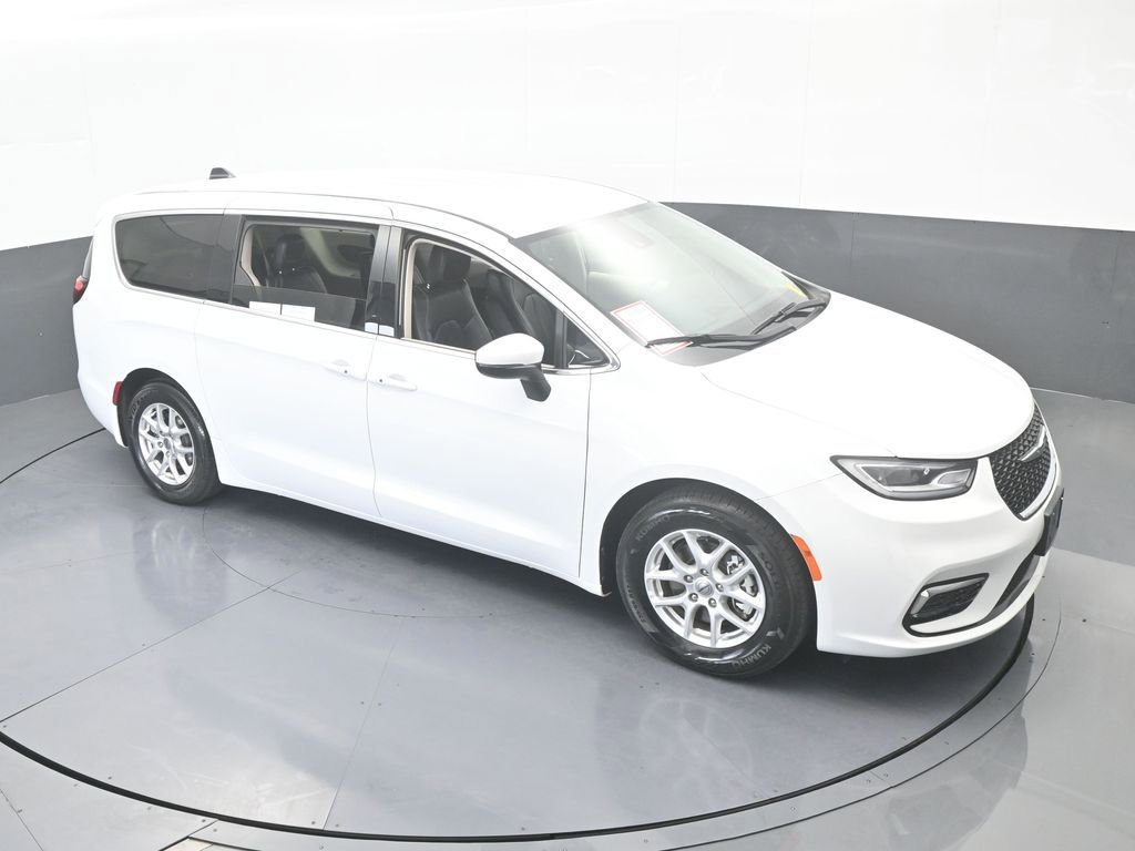 Used 2023 Chrysler Pacifica Touring-L image 53