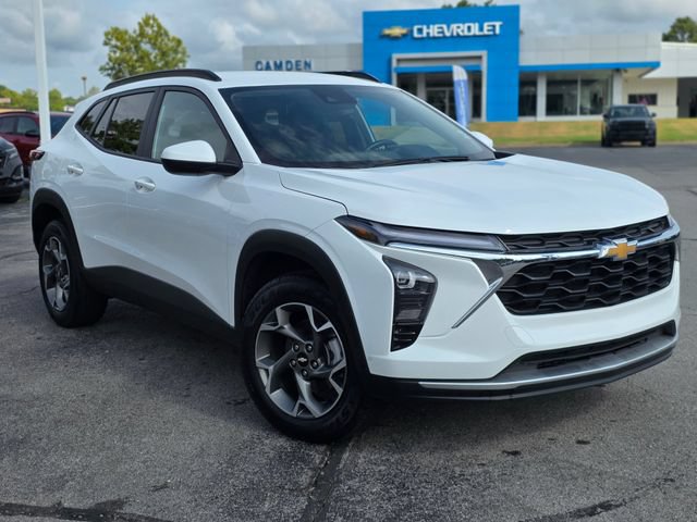 Used 2025 Chevrolet Trax LT w/ LT Convenience Package FWD image 2
