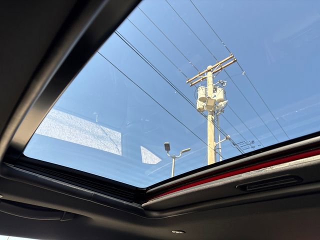 Used 2023 Dodge Challenger SXT w/ Plus Package image 17