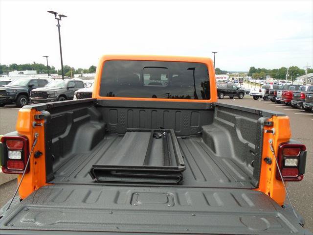 Certified 2025 Jeep Gladiator Mojave w/ Safety Group AWD/4WD image 19