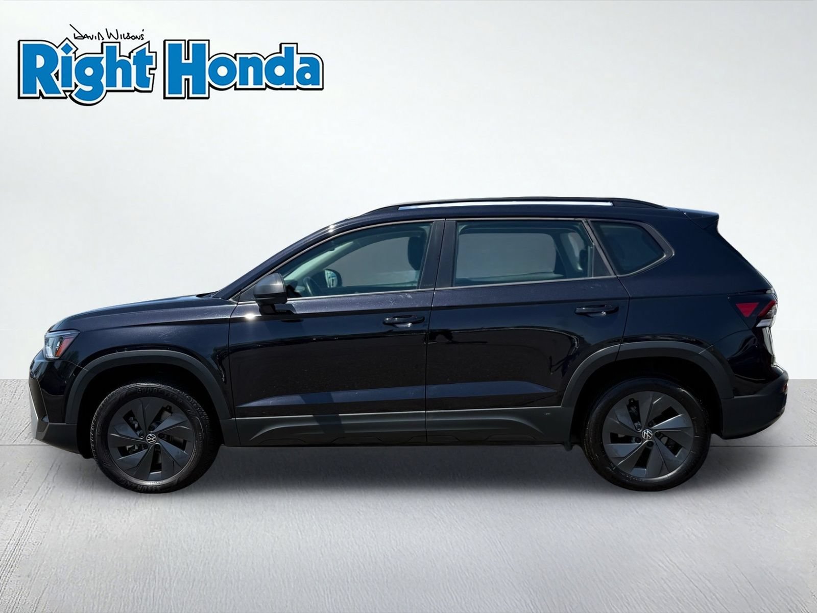 Used 2025 Volkswagen Taos S FWD image 3