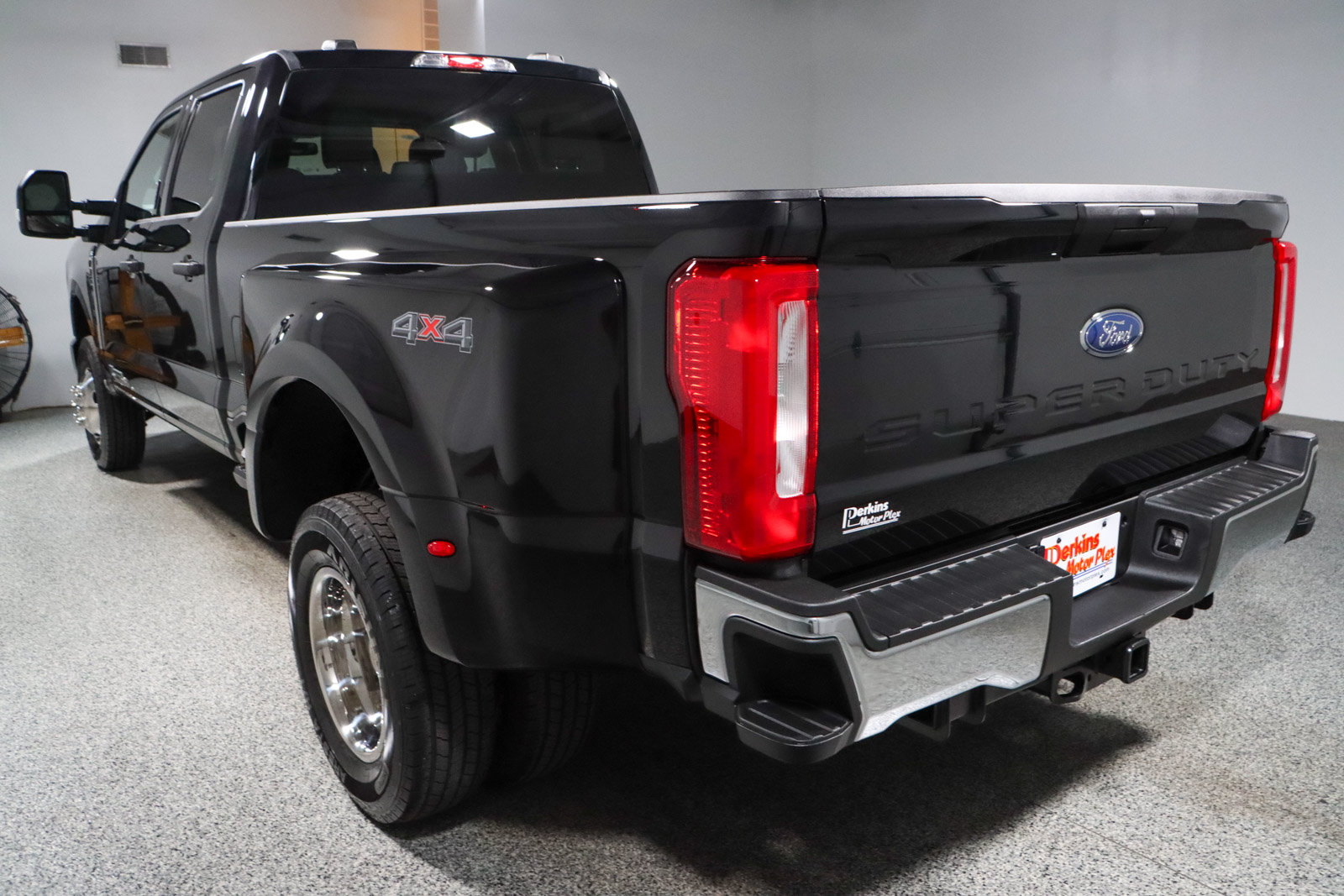 Used 2023 Ford F350 XLT AWD/4WD image 9