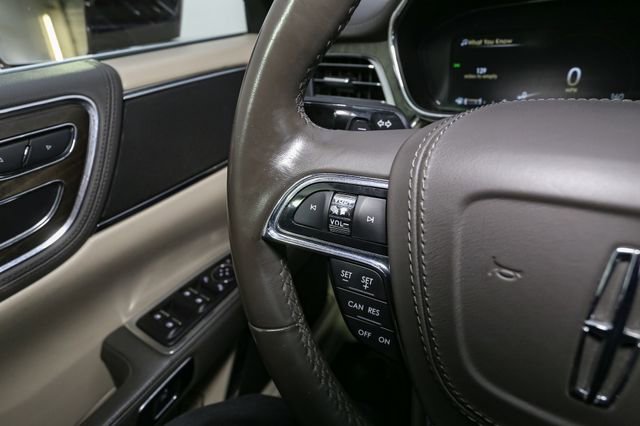 Used 2018 Lincoln Continental Select AWD/4WD image 29