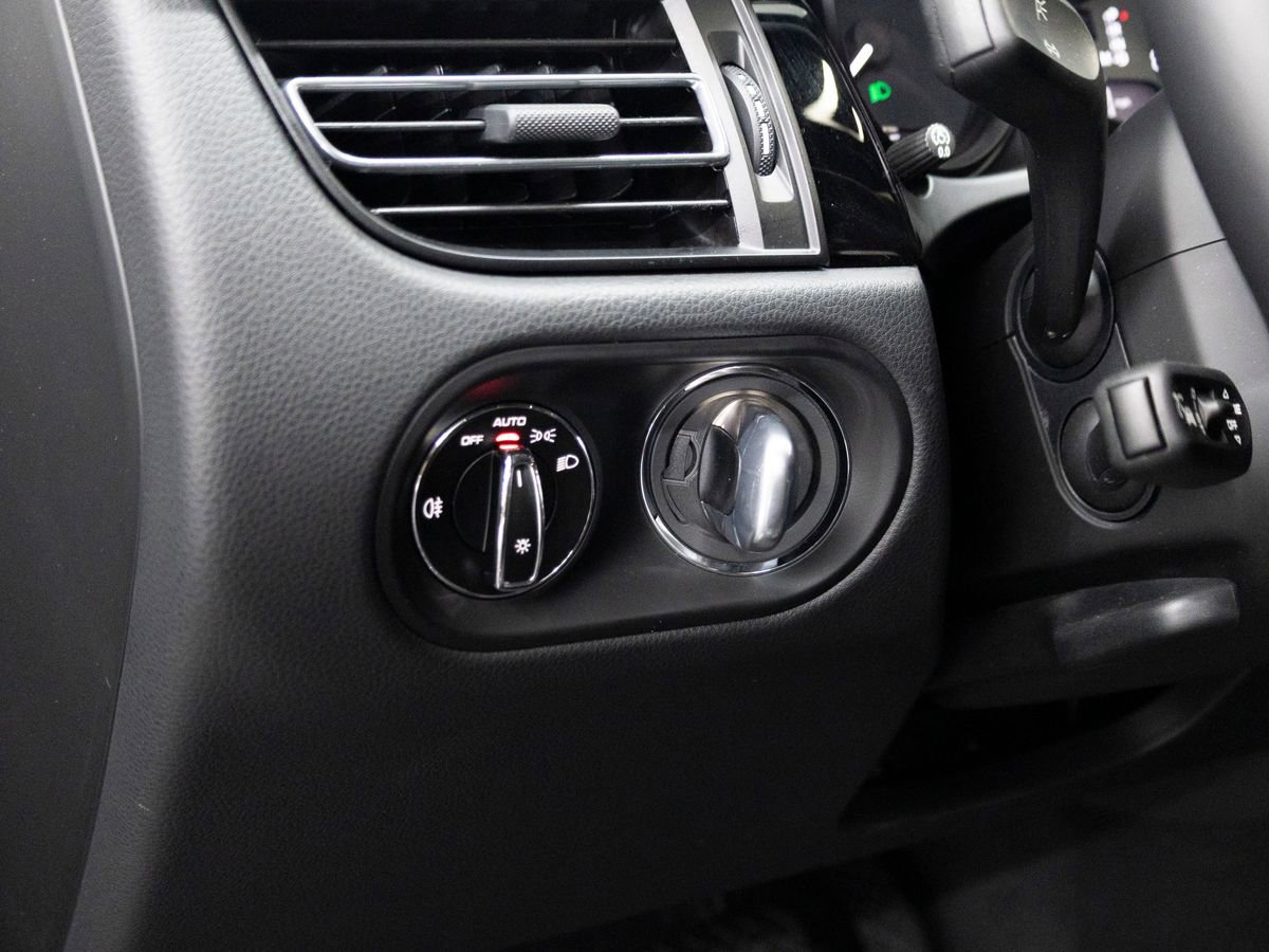 Certified 2026 Porsche Macan image 22