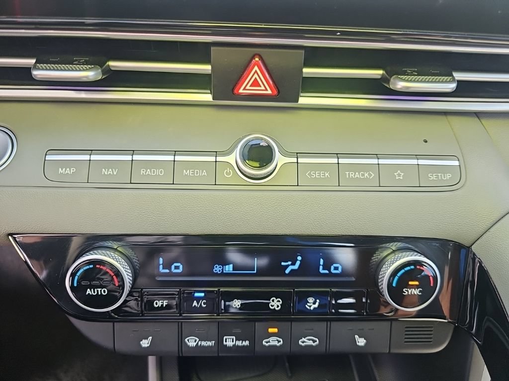 Certified 2025 Hyundai Elantra SEL FWD image 19