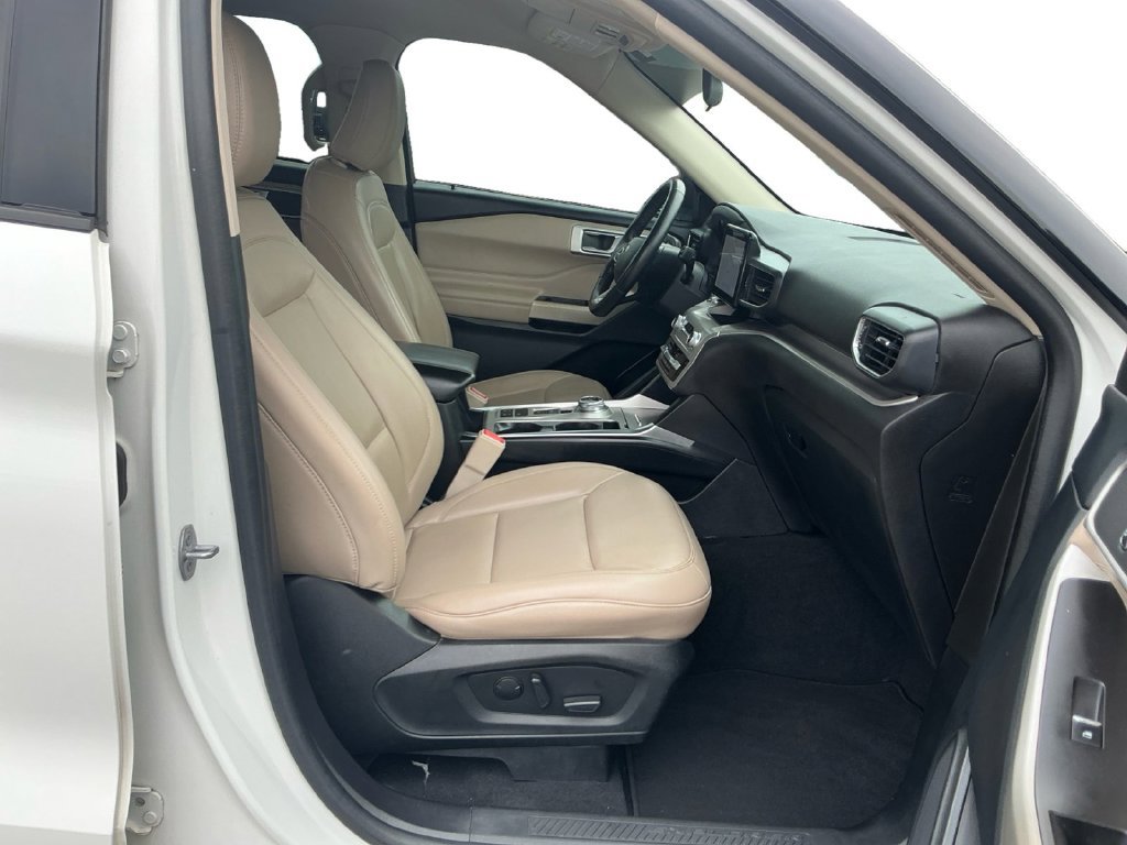 Used 2022 Ford Explorer XLT w/ Equipment Group 202A RWD image 22