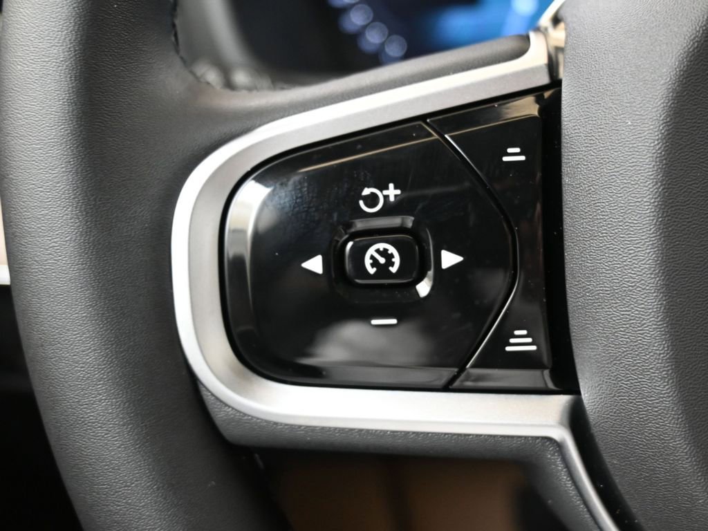 New 2026 Volvo XC90 B6 Plus w/ Protection Package Premier image 28