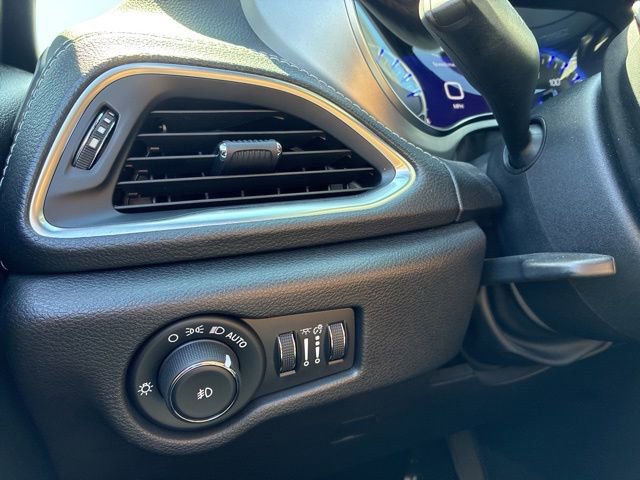 Used 2020 Chrysler Pacifica Limited w/ Advanced Safetytec Group image 6