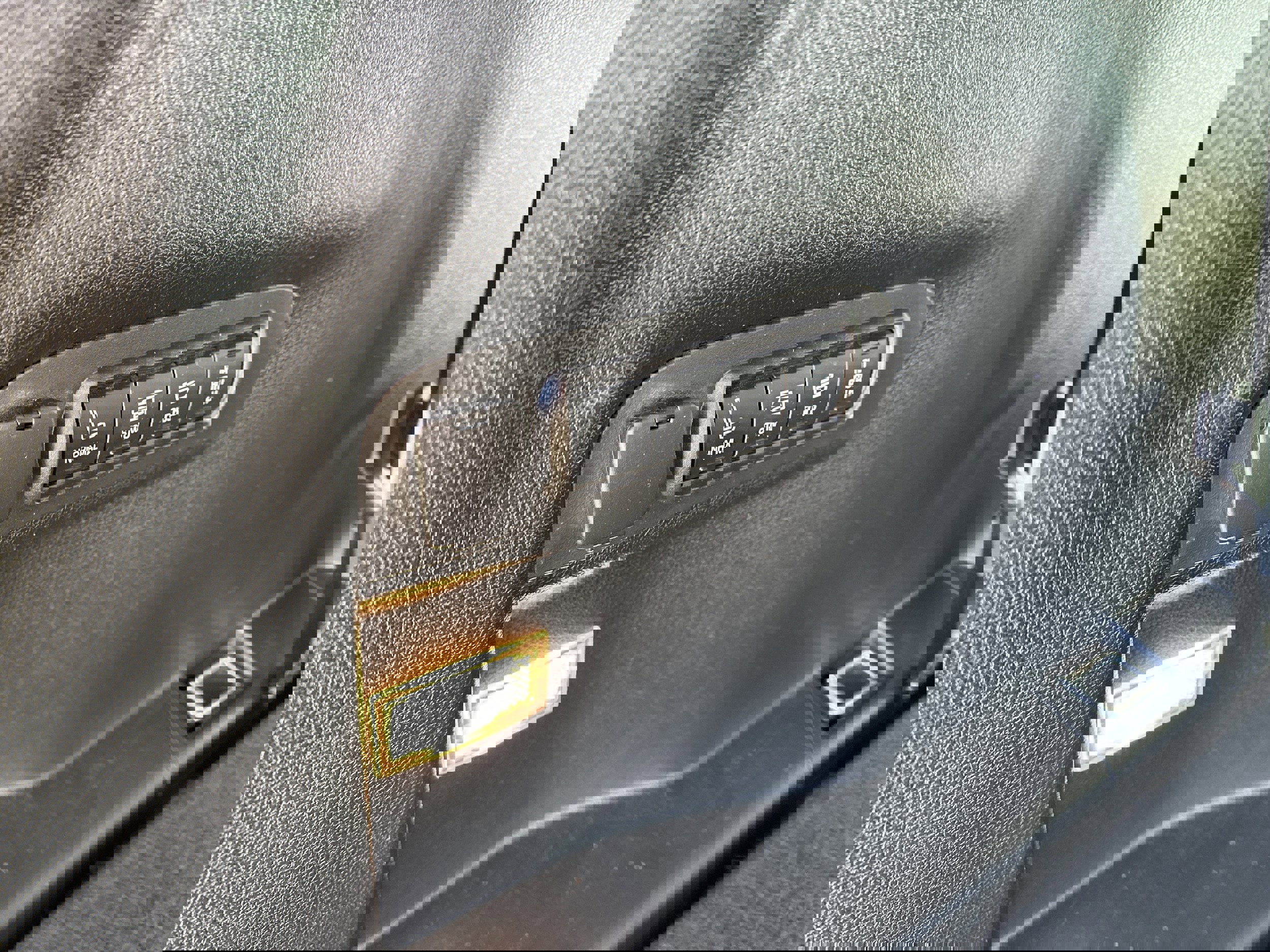 Used 2018 Ford Explorer Platinum image 26