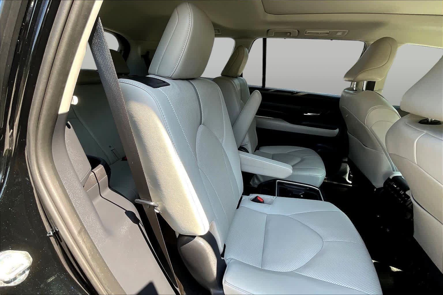 Used 2025 Toyota Grand Highlander AWD image 21