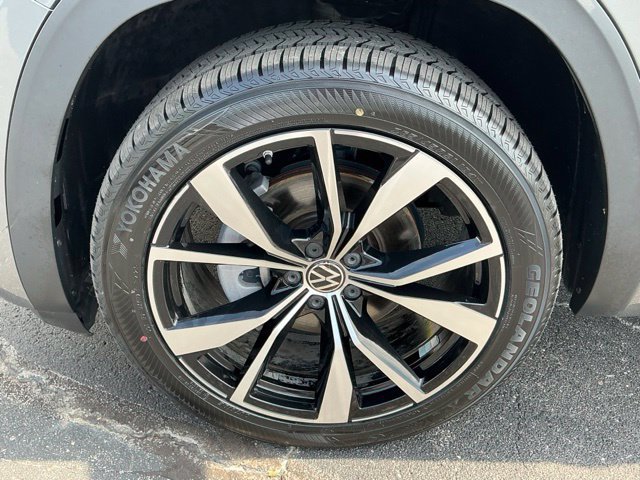 Certified 2024 Volkswagen Atlas SEL Premium R-Line AWD/4WD image 8