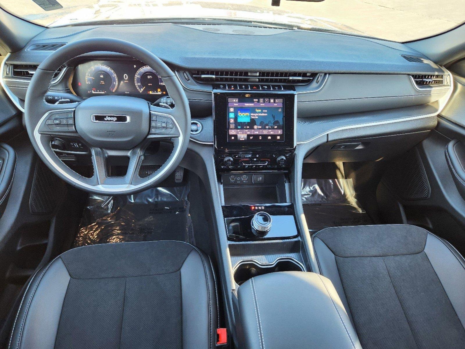 New 2025 Jeep Grand Cherokee Altitude image 15