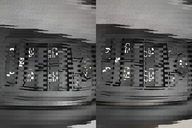 Used 2023 Chrysler Pacifica Touring-L image 23