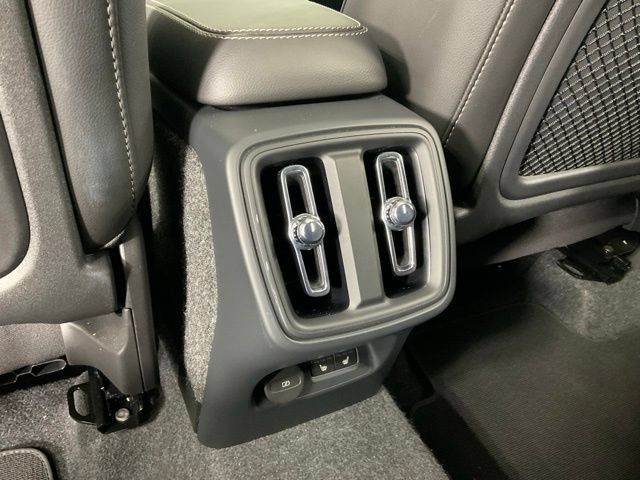 Certified 2025 Volvo XC40 B5 Core AWD/4WD image 20