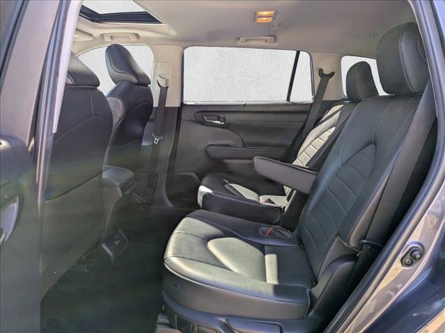 Used 2022 Toyota Highlander XLE image 19