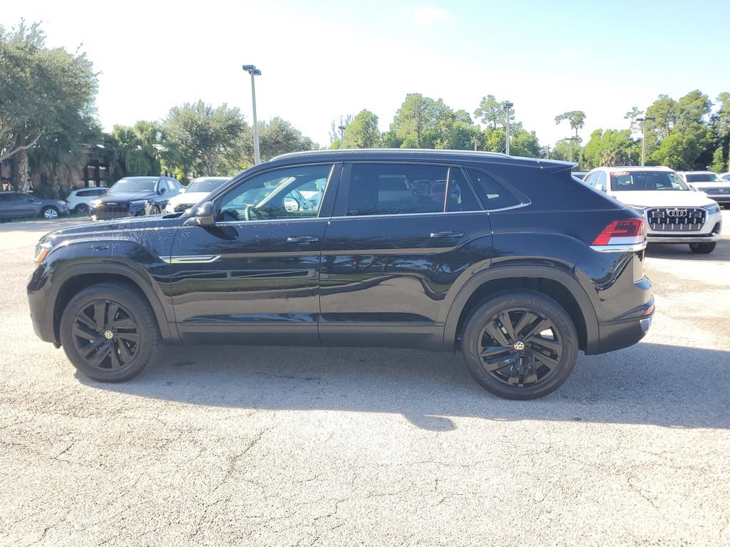 Certified 2023 Volkswagen Atlas Cross Sport SE w/ Black Wheel Package FWD image 8