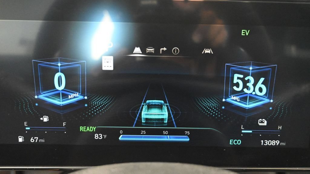Used 2025 Hyundai Elantra SEL FWD image 37