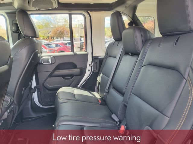 Used 2025 Jeep Wrangler Unlimited Sahara w/ Technology Group AWD/4WD image 36