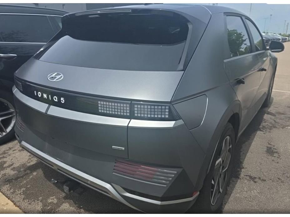 Used 2024 Hyundai Ioniq 5 SEL AWD/4WD image 3