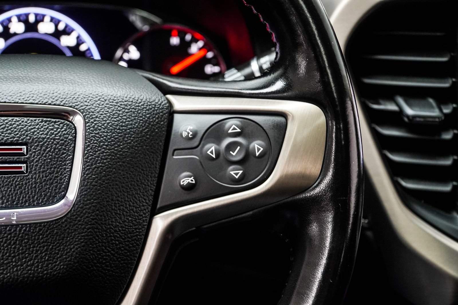 Used 2021 GMC Acadia Denali w/ Denali Technology Package FWD image 40