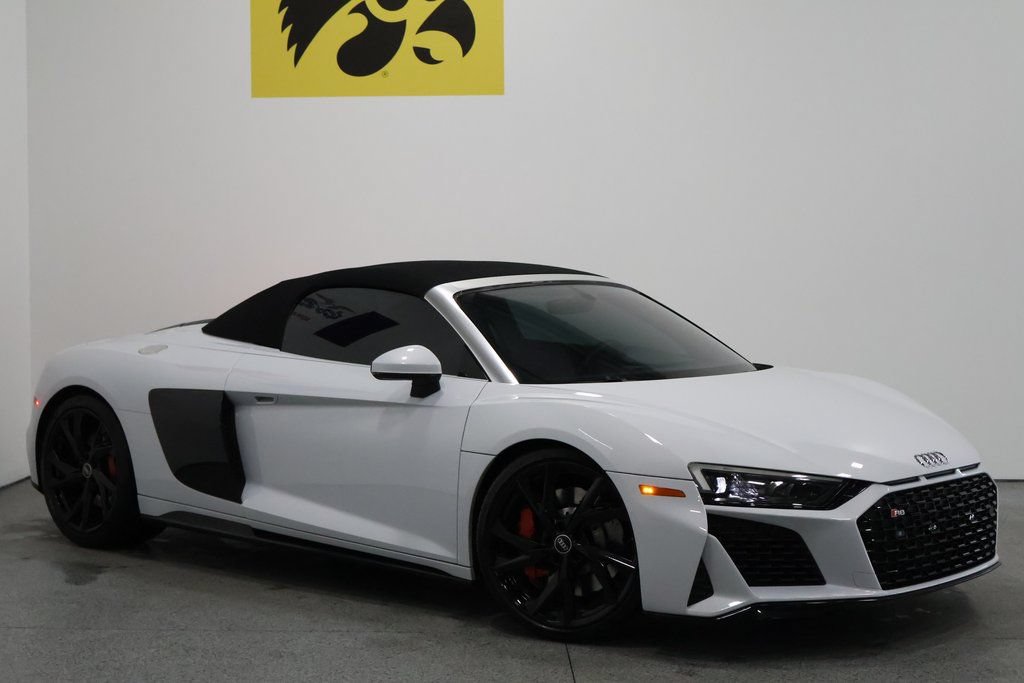 Used 2021 Audi R8 V10 w/ Premium Package RWD image 2