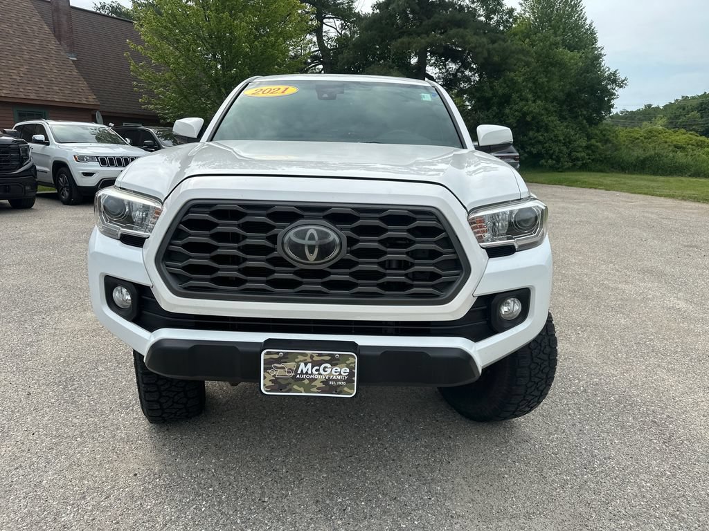 Used 2021 Toyota Tacoma TRD Off-Road w/ Technology Package AWD/4WD image 8