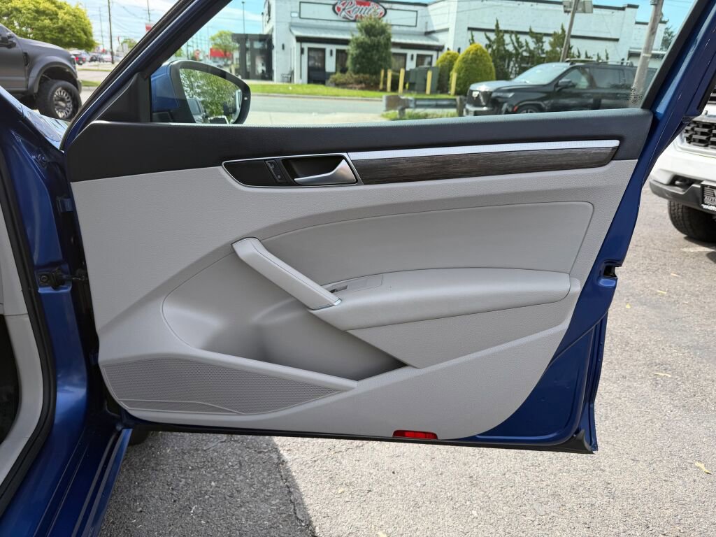 Used 2017 Volkswagen Passat 1.8T SE FWD image 26