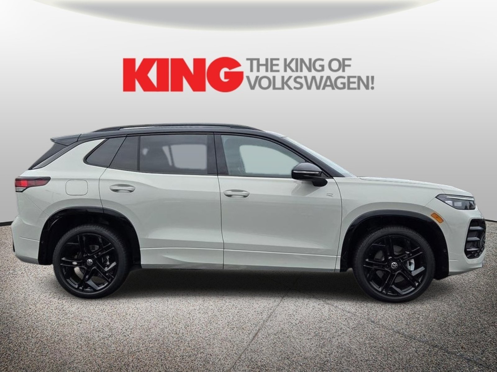 New 2026 Volkswagen Tiguan SE R-Line AWD/4WD image 2