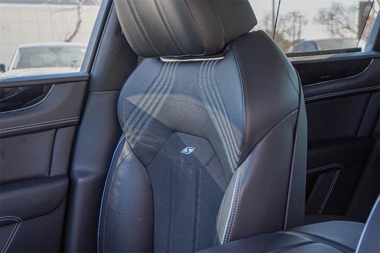 Used 2023 Bentley Bentayga image 20